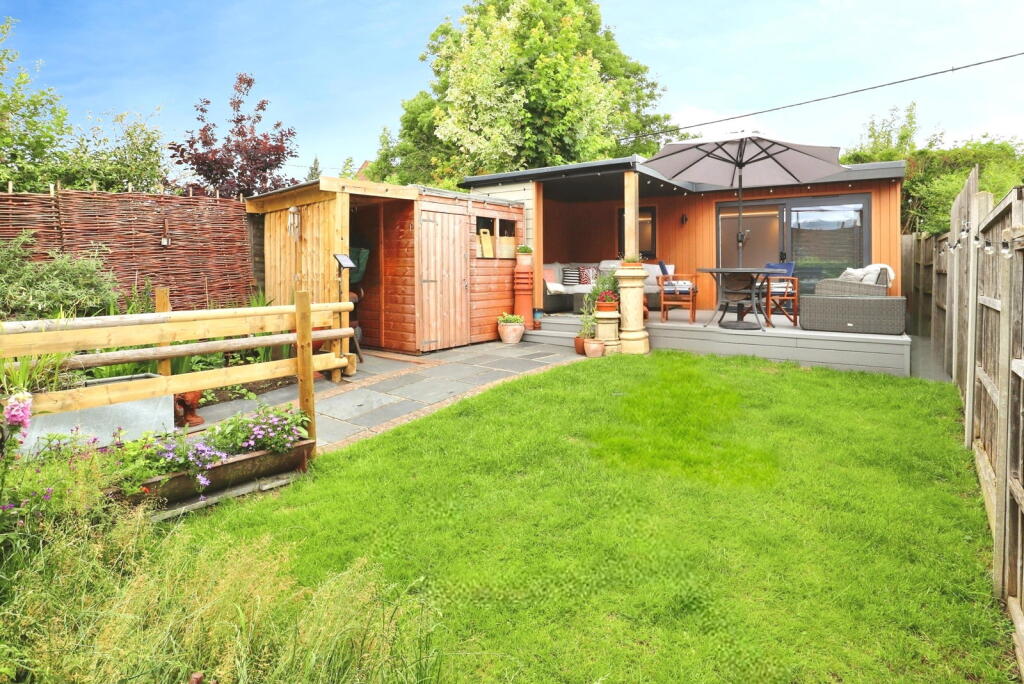 2 Vine Cottage, West Street, Adstock MK18 2JG photo 2