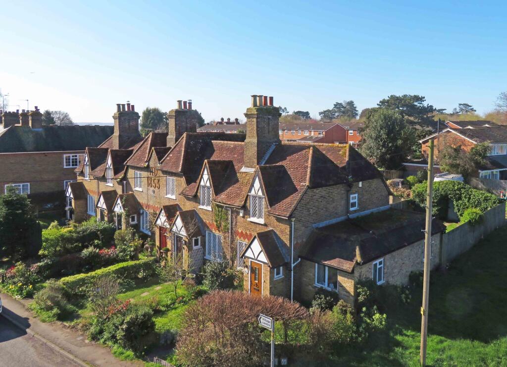 Main image of property: Hill Farm Road, Taplow, SL6