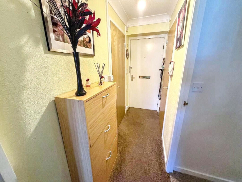 Apartment in Newcastle upon Tyne, Gosforth - View 2