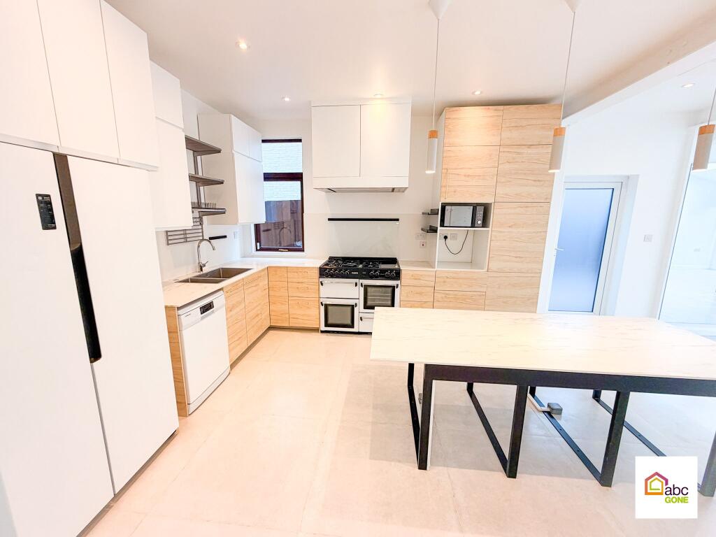 House in London - View 3