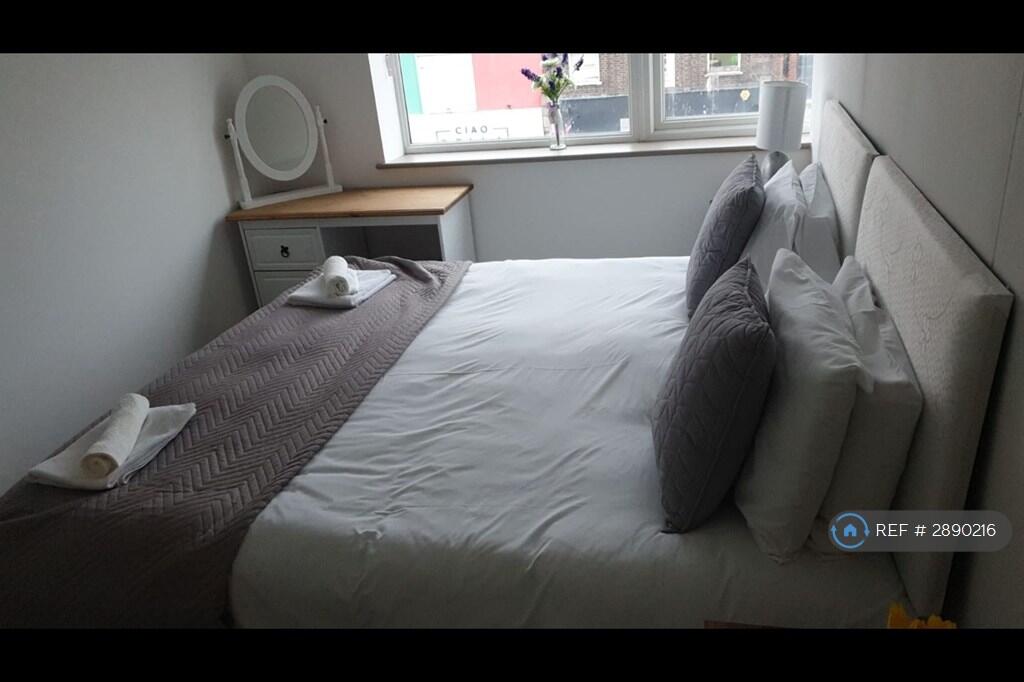 Apartment in Enfield - View 4
