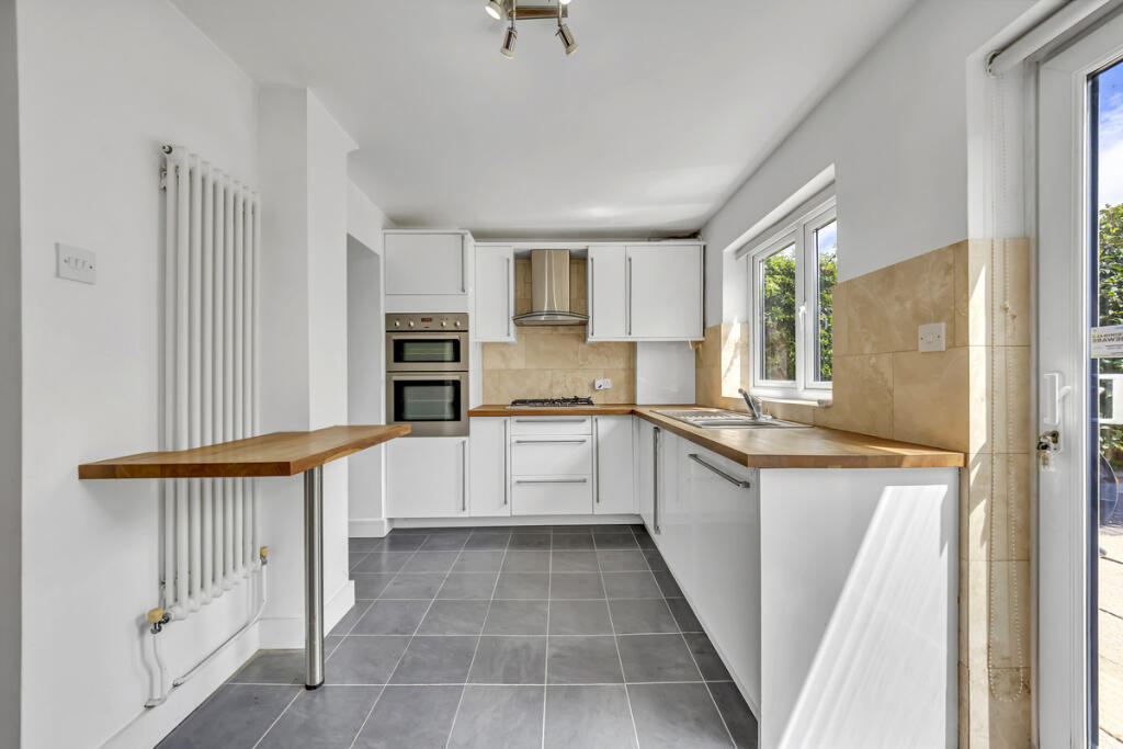 Oak Street, Romford, RM7 - More