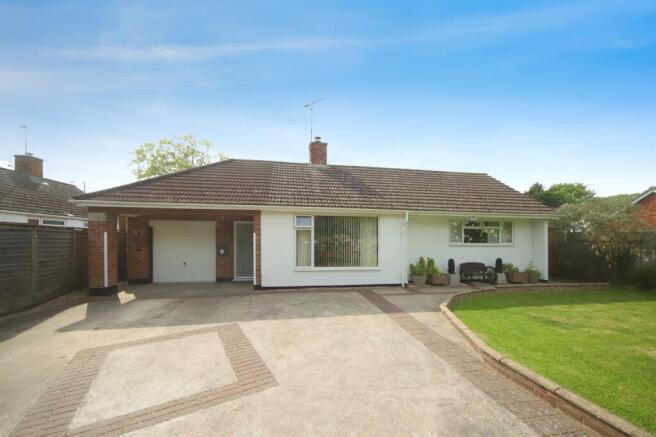 2-bed detached on Gravelands Lane, TA3, £350,000