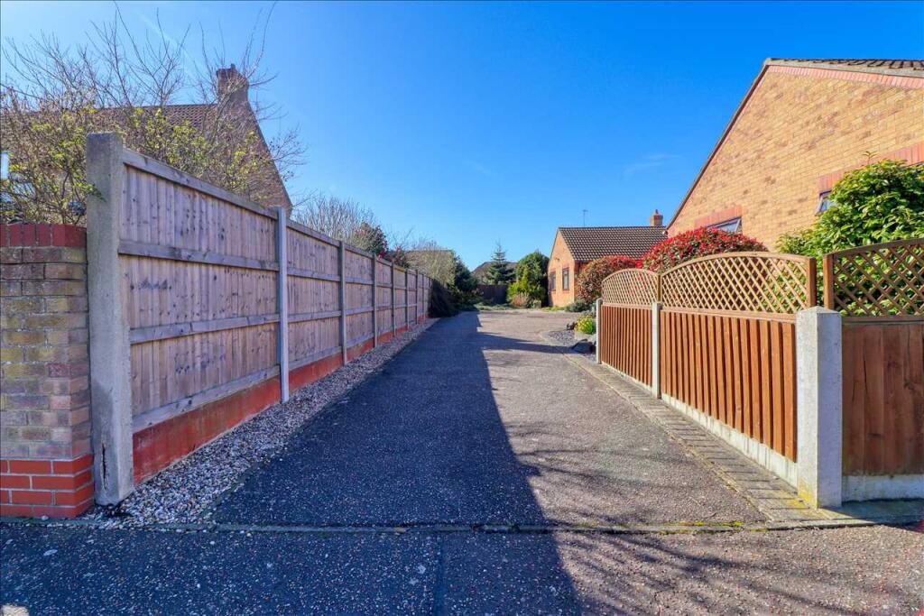 Bloomfield Avenue, Kirby Cross, Frinton on Sea photo 2