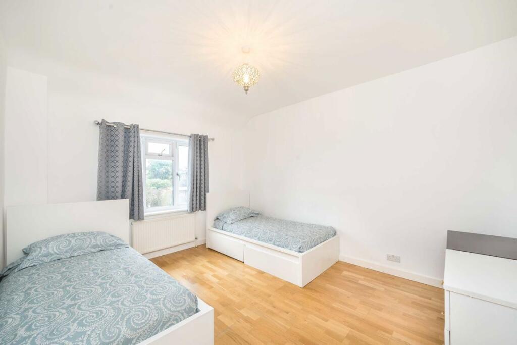 House in London - View 5