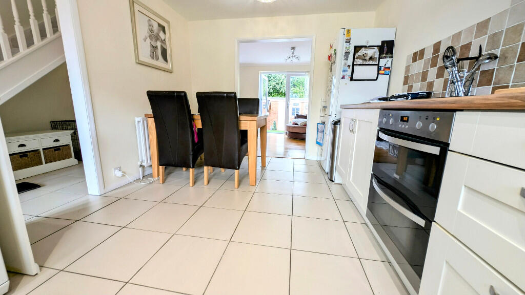 The Links, Whitehill, Hampshire, GU35 photo 3