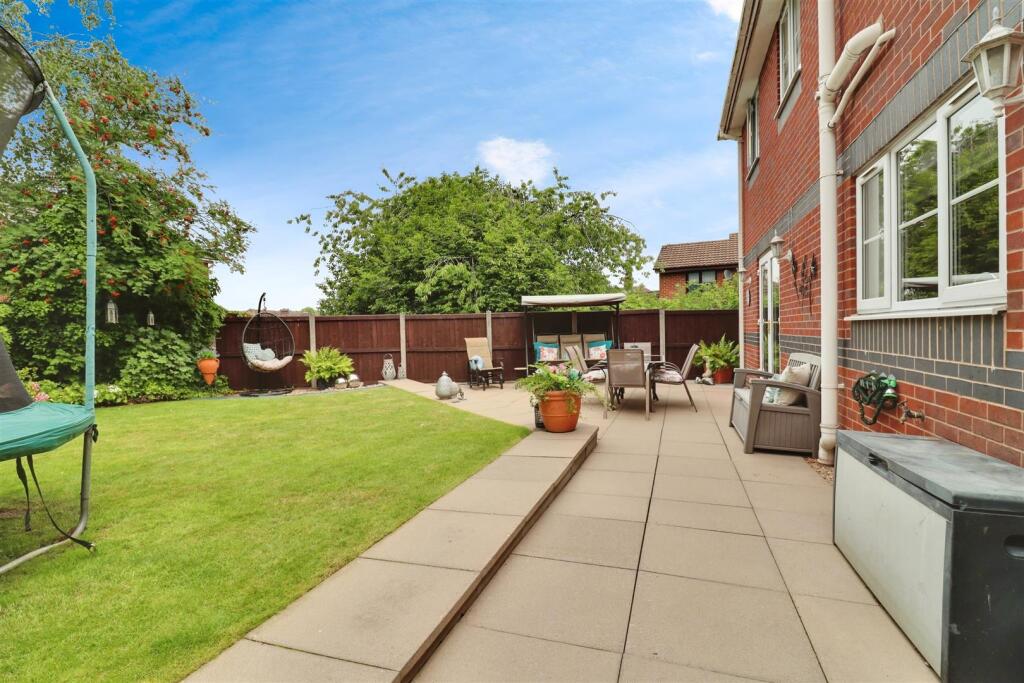 House in Newcastle-under-Lyme, Silverdale - View 4