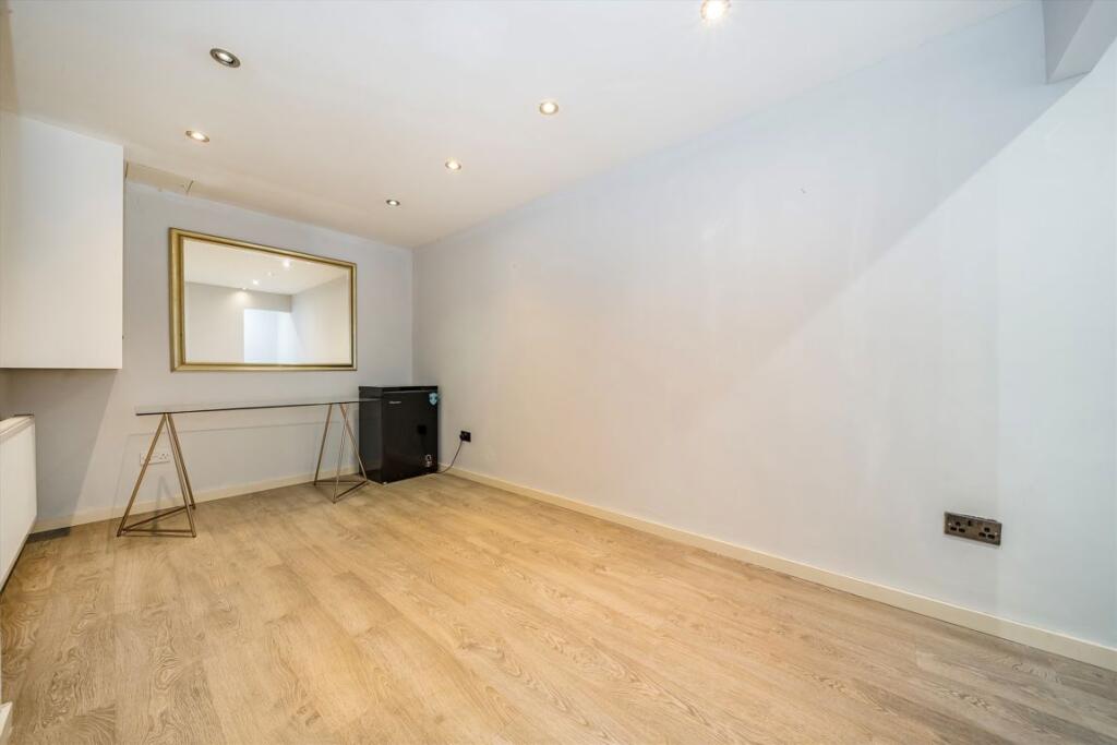House in Kingston upon Thames - View 4