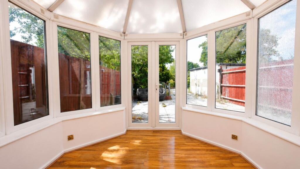 House in Welwyn Hatfield, Hertfordshire - View 6