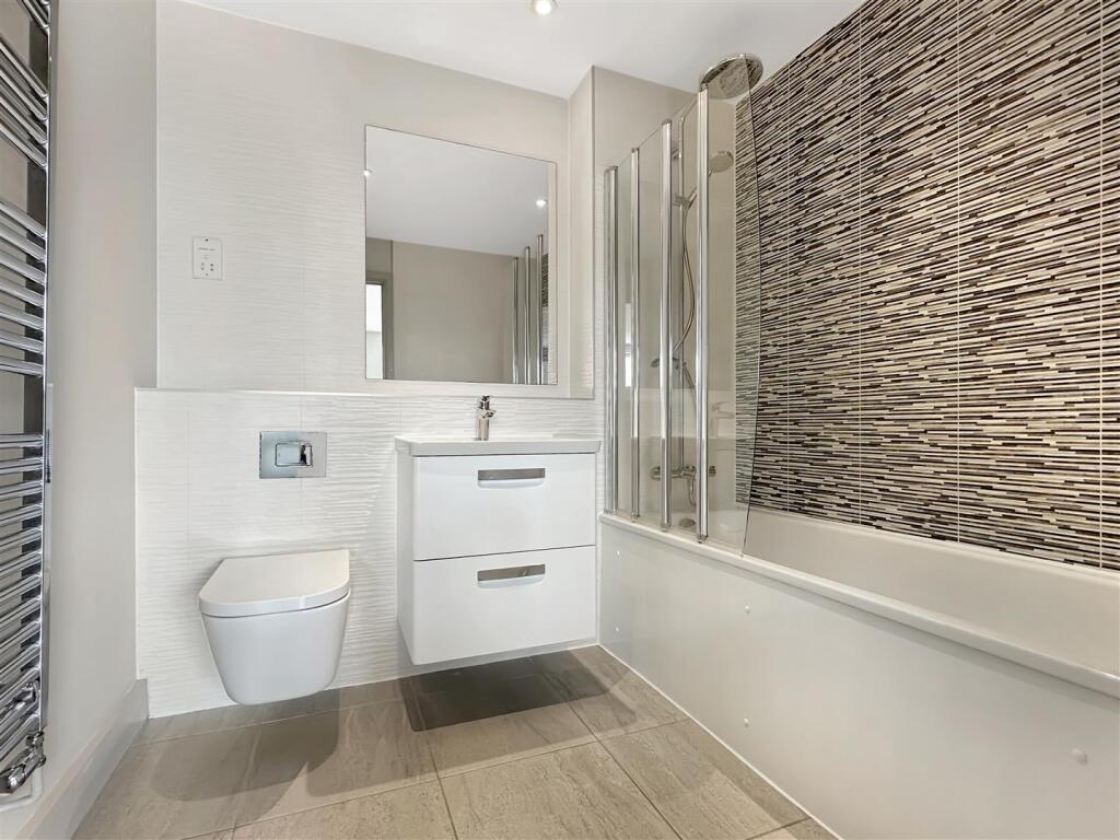 Apartment in Cambridge, Romsey - View 4