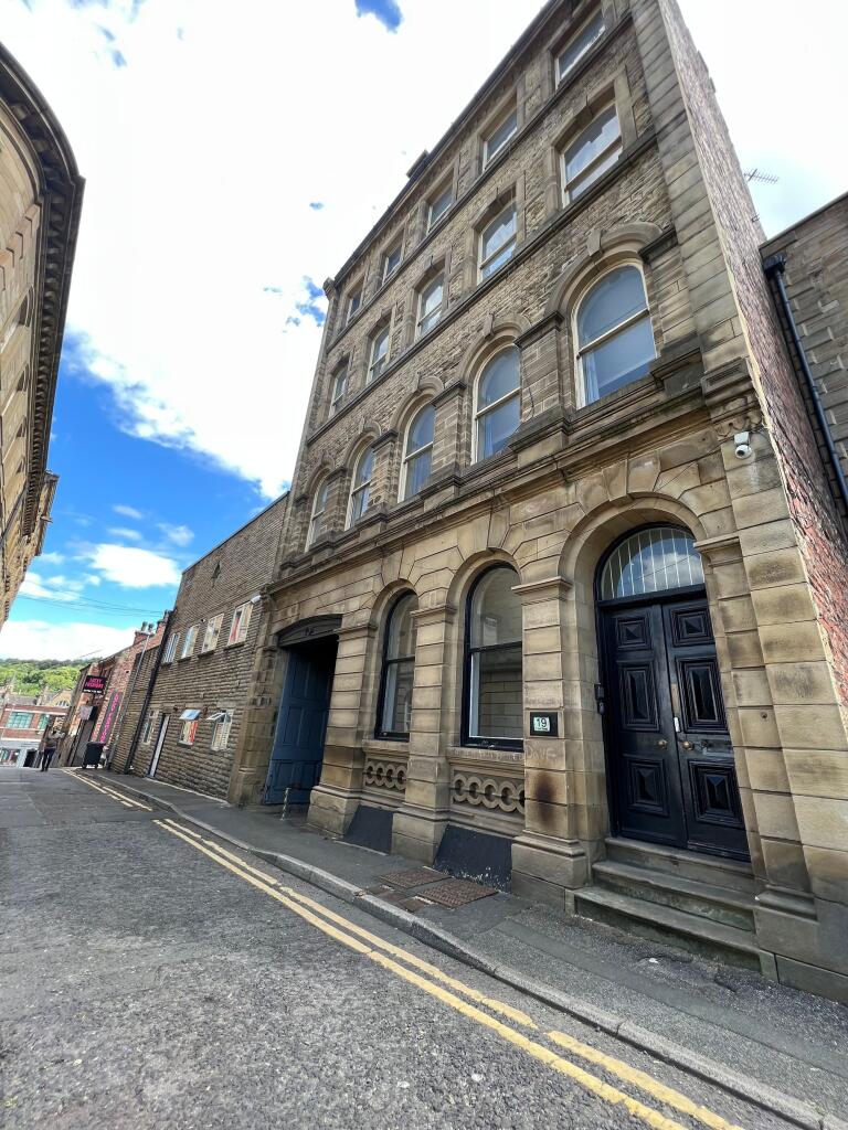 1-bed flat on Croft Street, Dewsbury, WF13, £27,500