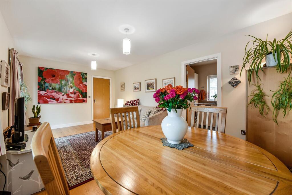 Apartment in Chichester, Fishbourne - More