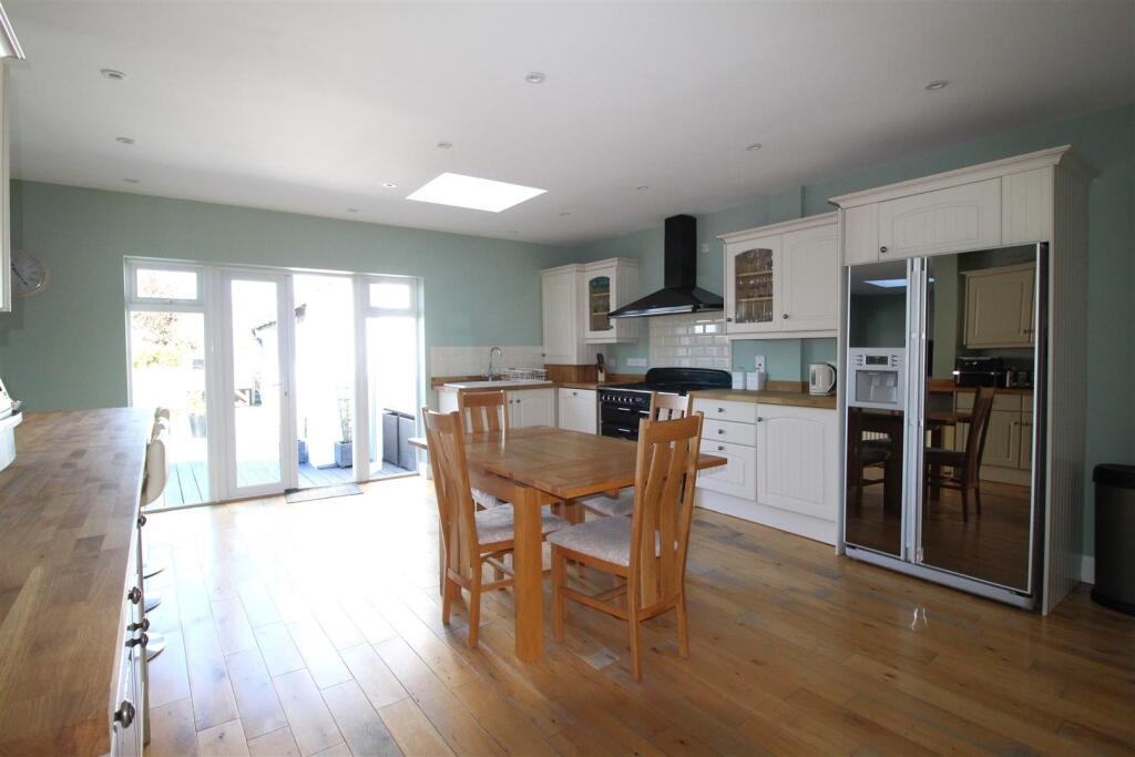 Waverley Road, Stoneleigh - View 6