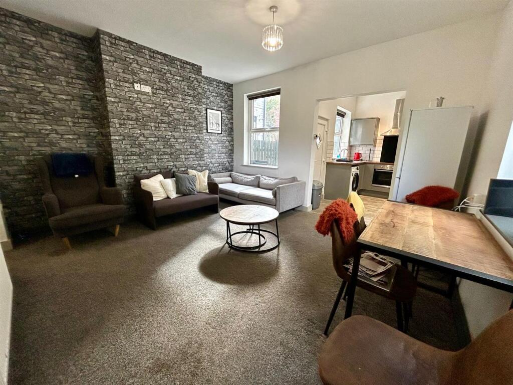 House in Sheffield, Page Hall - View 5