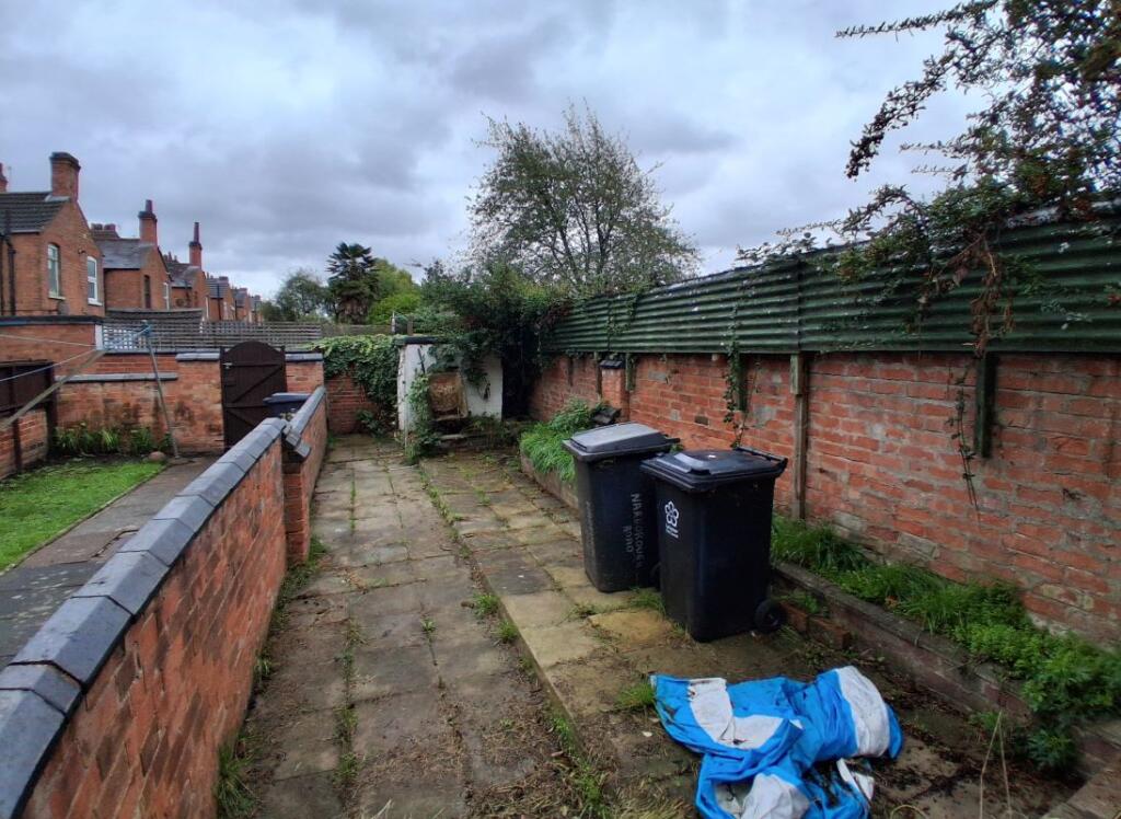 330 Narborough Road, Leicester, LE3 2AR photo 4