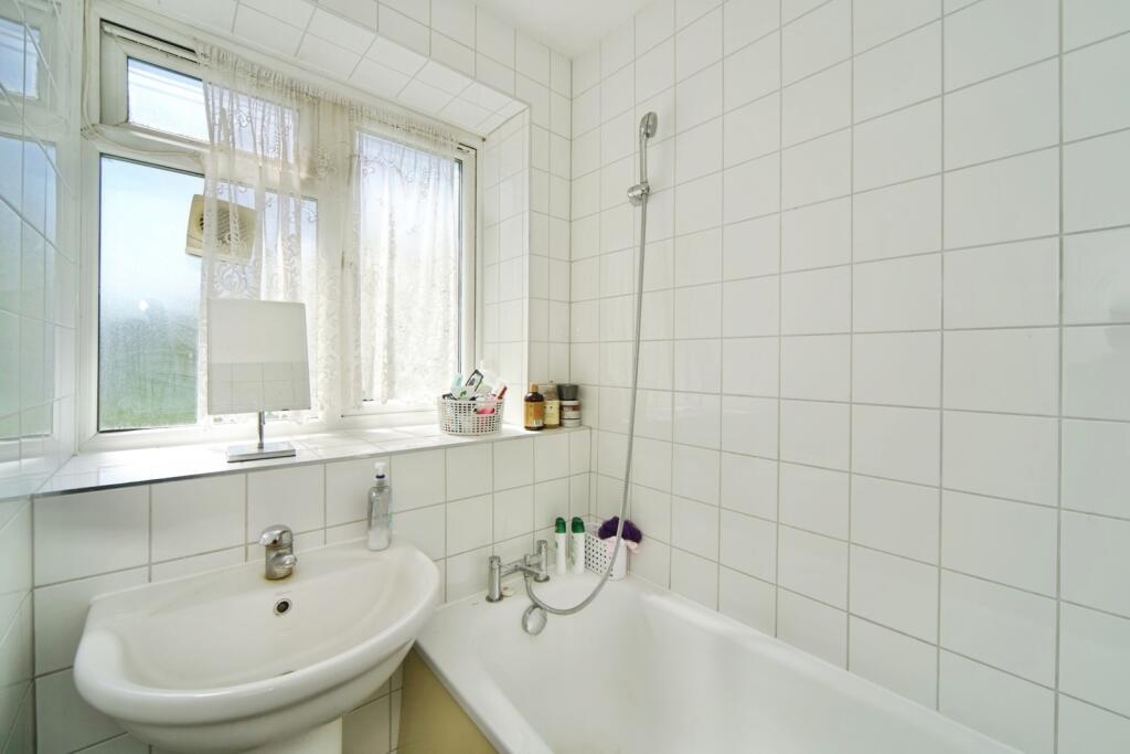 Blaney Crescent, London, E6 - View 5