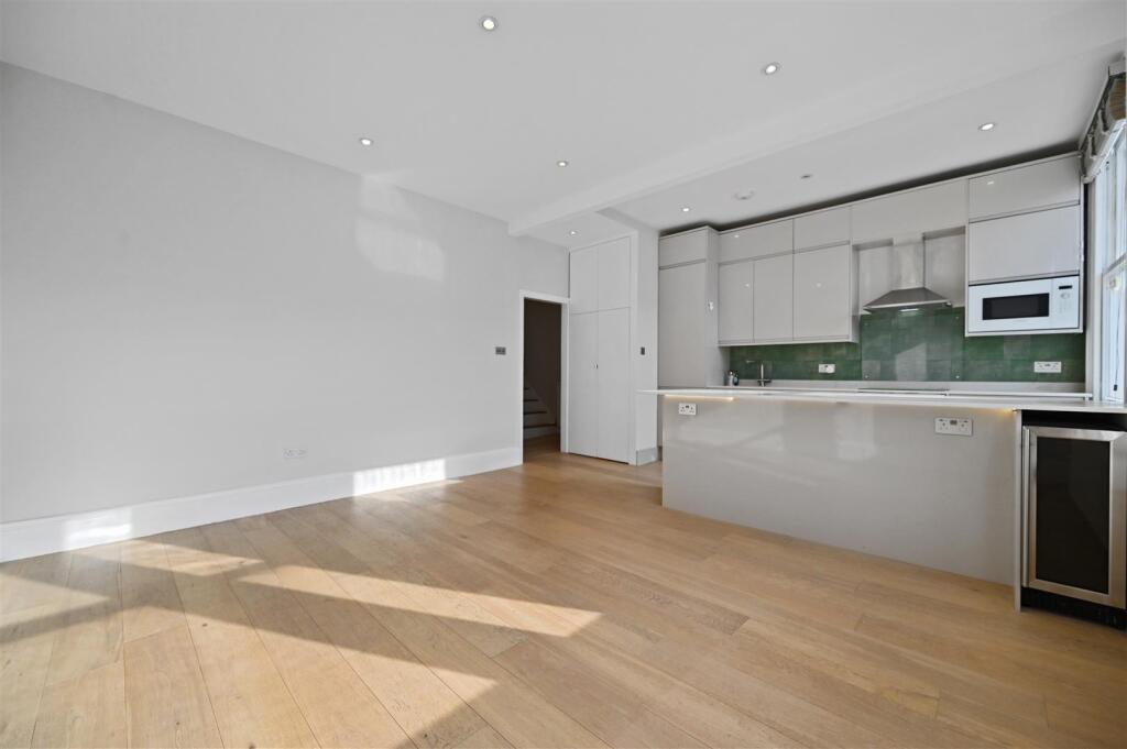 Apartment in London - View 2