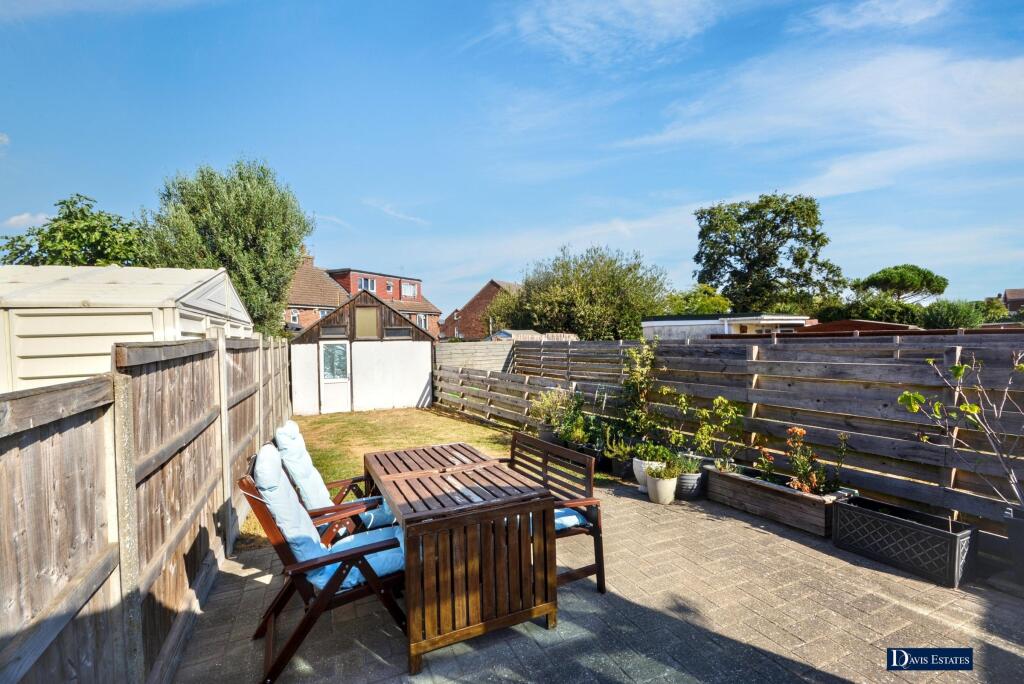 House in London, Cranham - View 4