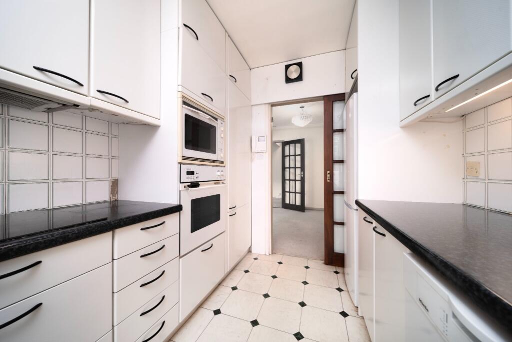 Apartment in London - View 5