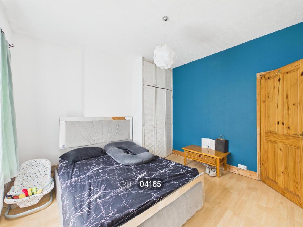 House in Gedling, Nottinghamshire - More