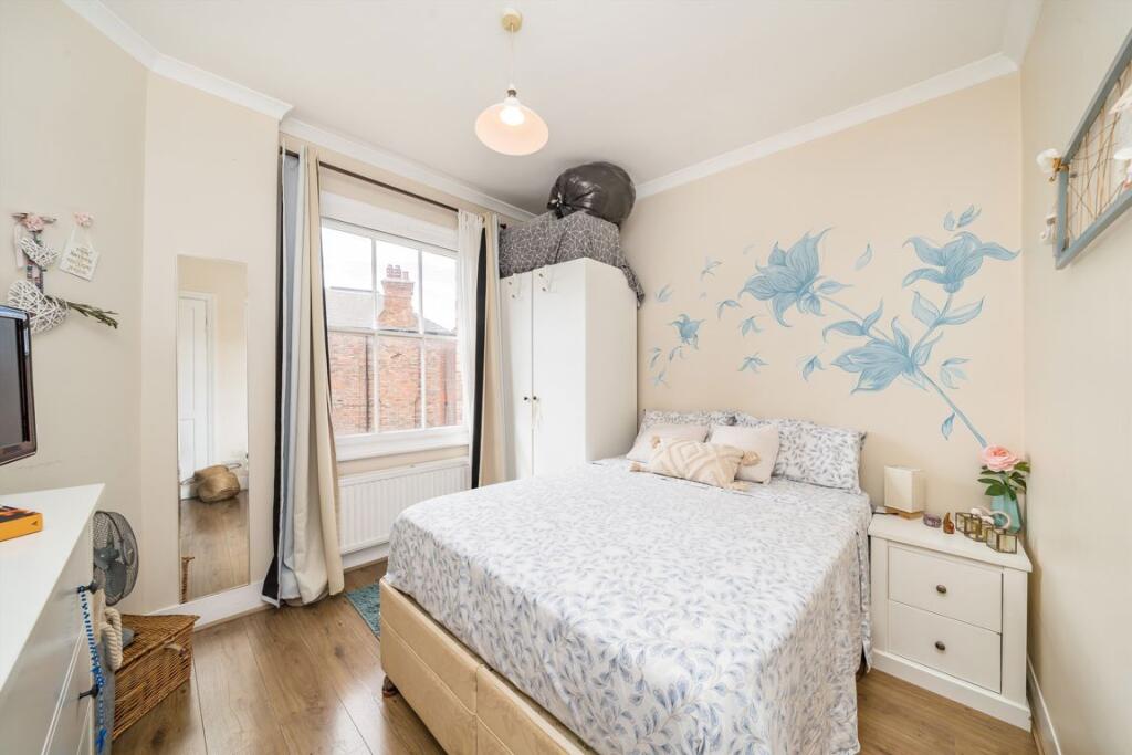 Apartment in London - More