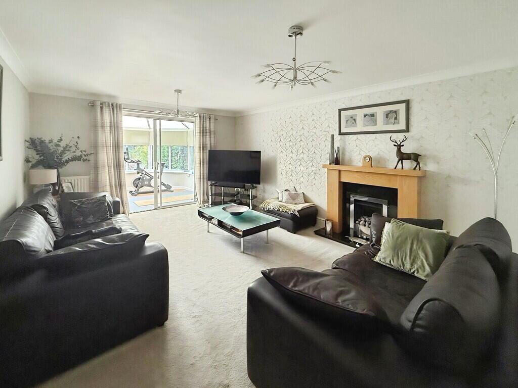 House in Mansfield, Nottinghamshire - More