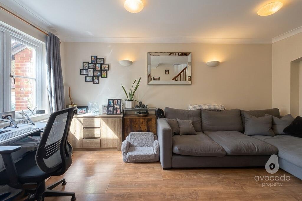 House in Reading, Warfield - More