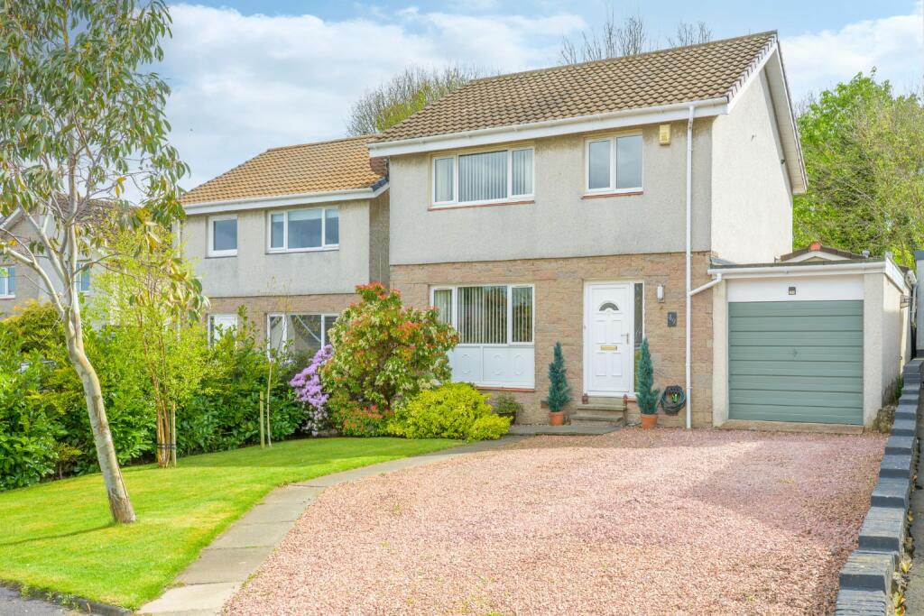 4-bed detached on Lade Braes, Dalgety Bay, KY11, £315,000