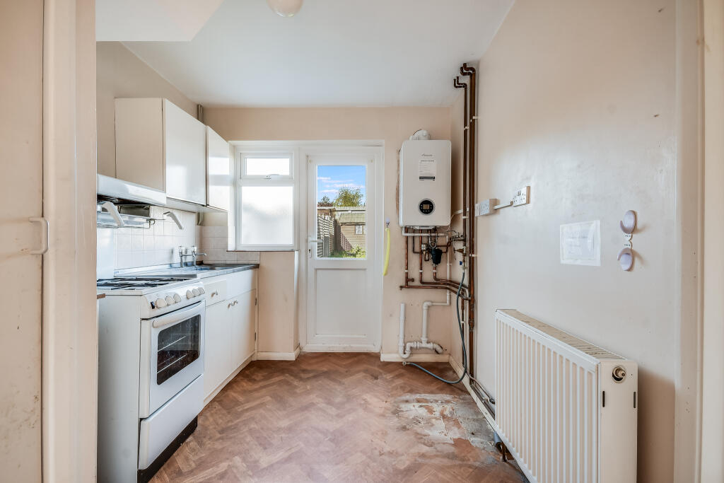 Hawthorn Close, Moulsham Lodge, Chelmsford photo 4
