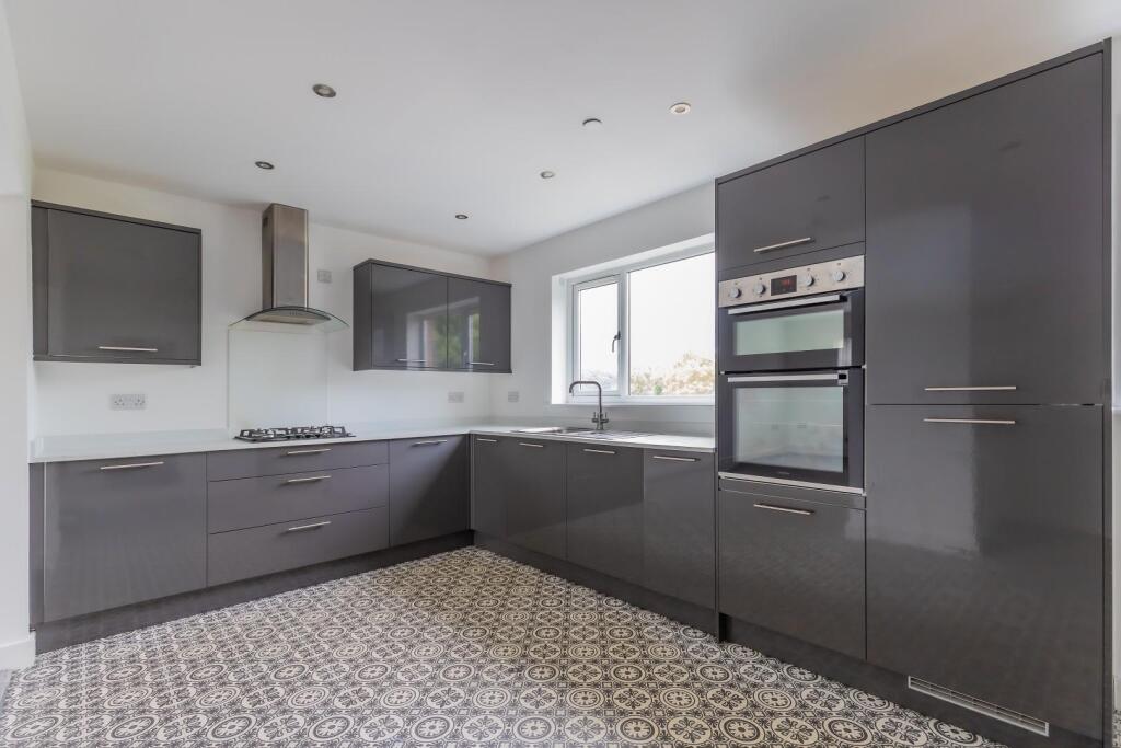 House in Hengoed, Caerphilly - View 2