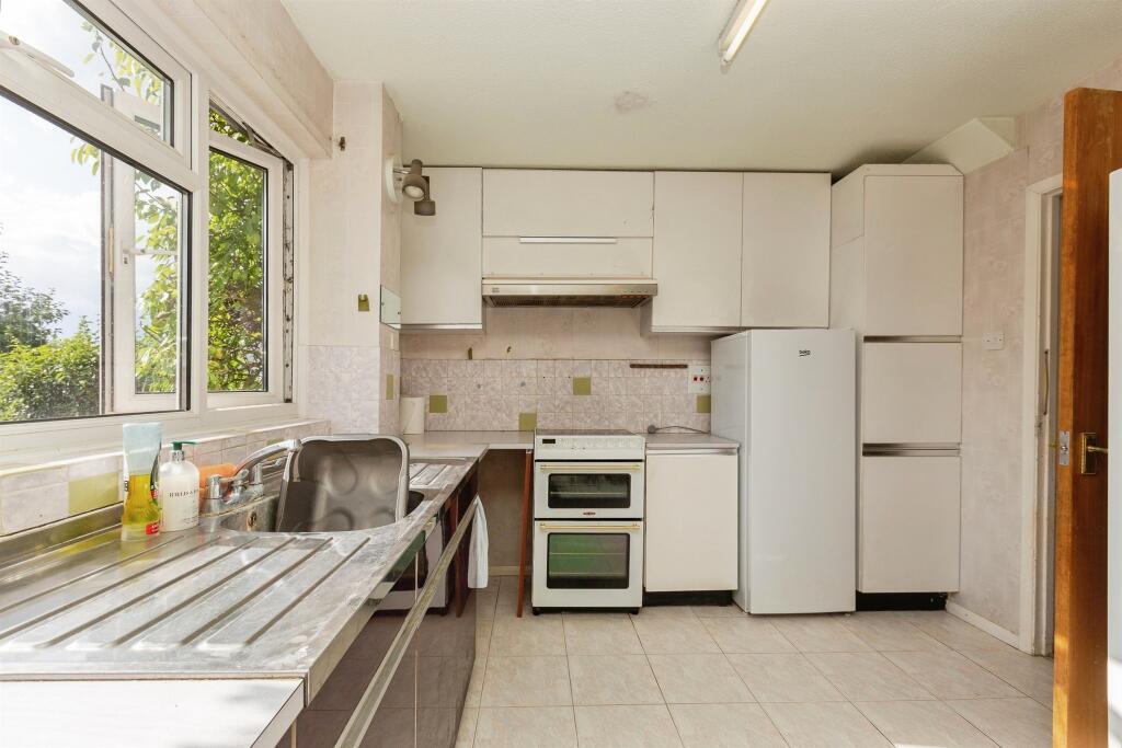 House in Stoke Mandeville, Buckinghamshire - View 5