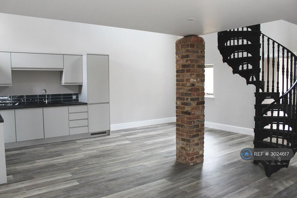 House in Lincoln - View 5