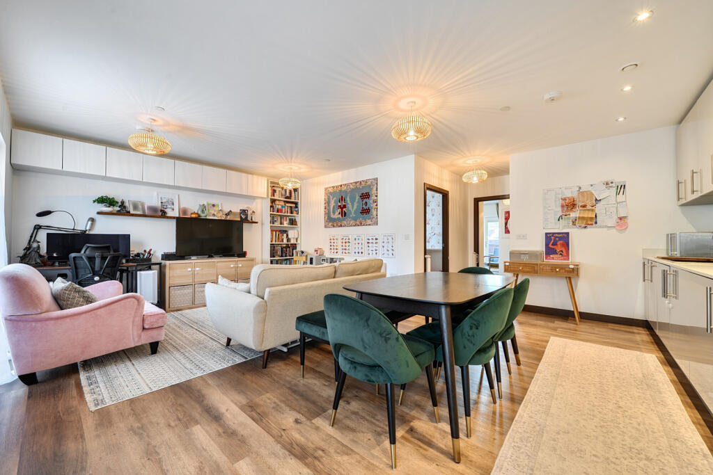 Apartment in Watford - View 3