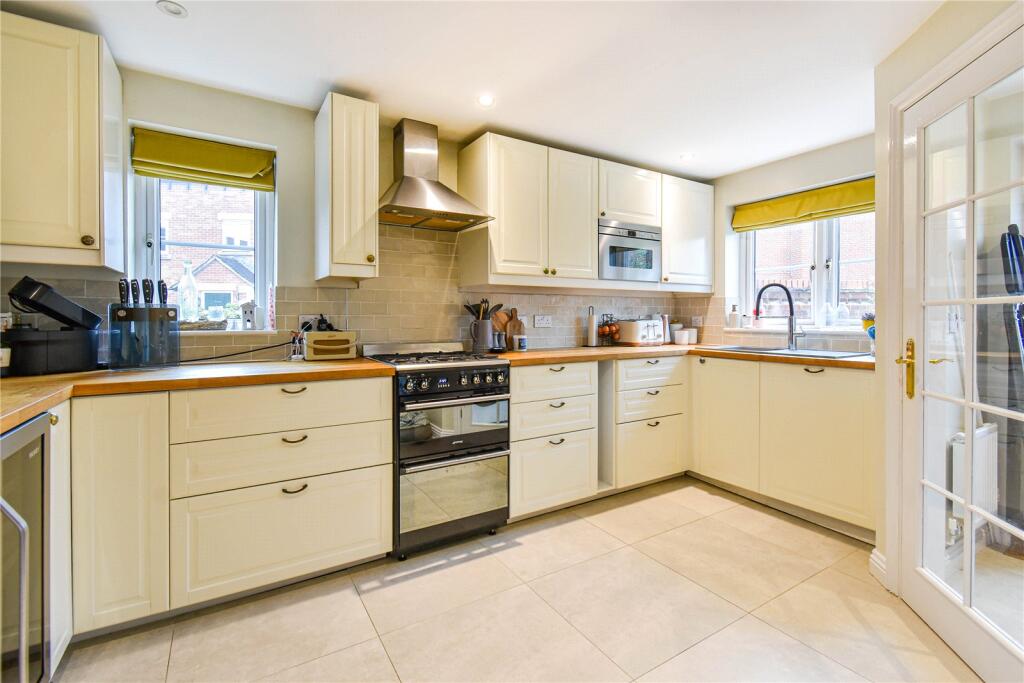 Deadmans Lane, Greenham, Thatcham, Berkshire, RG19 photo 2
