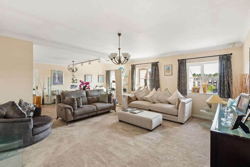 Apartment in Hemel Hempstead - View 4