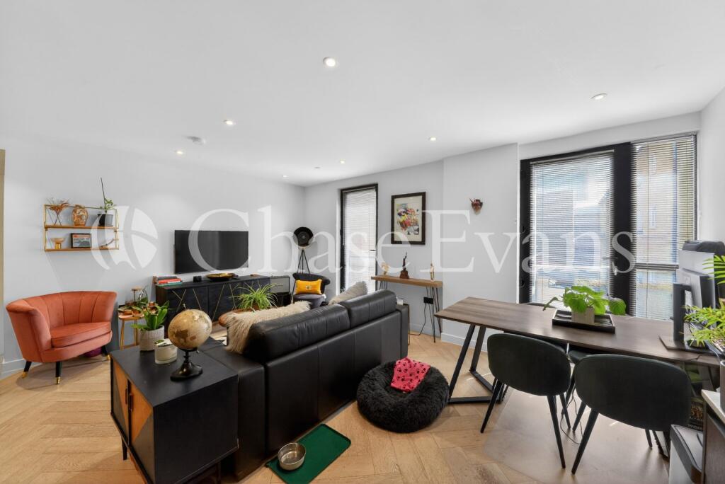 Main image of property: Luxe Tower, Dock Street, Aldgate, London, E1