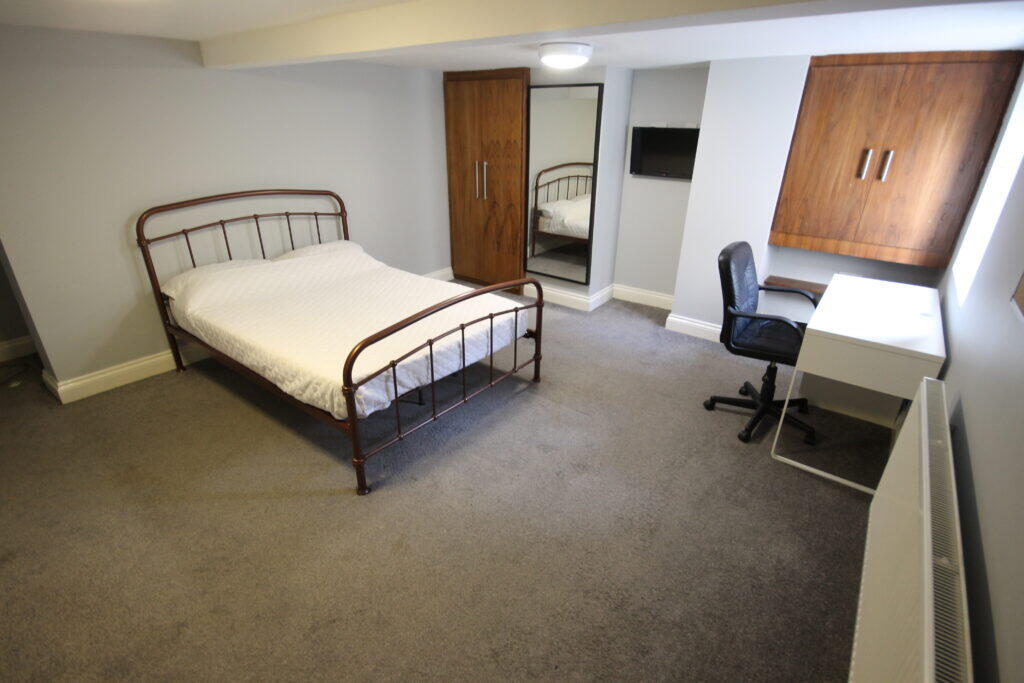 6 bedroom terraced house for rent