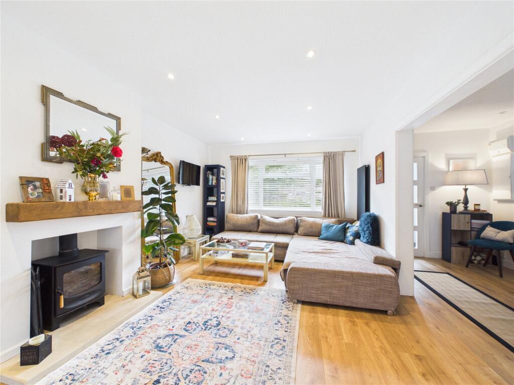 Poplar Close, Sherfield-On-Loddon, Hook, Hampshire, RG27 photo 2