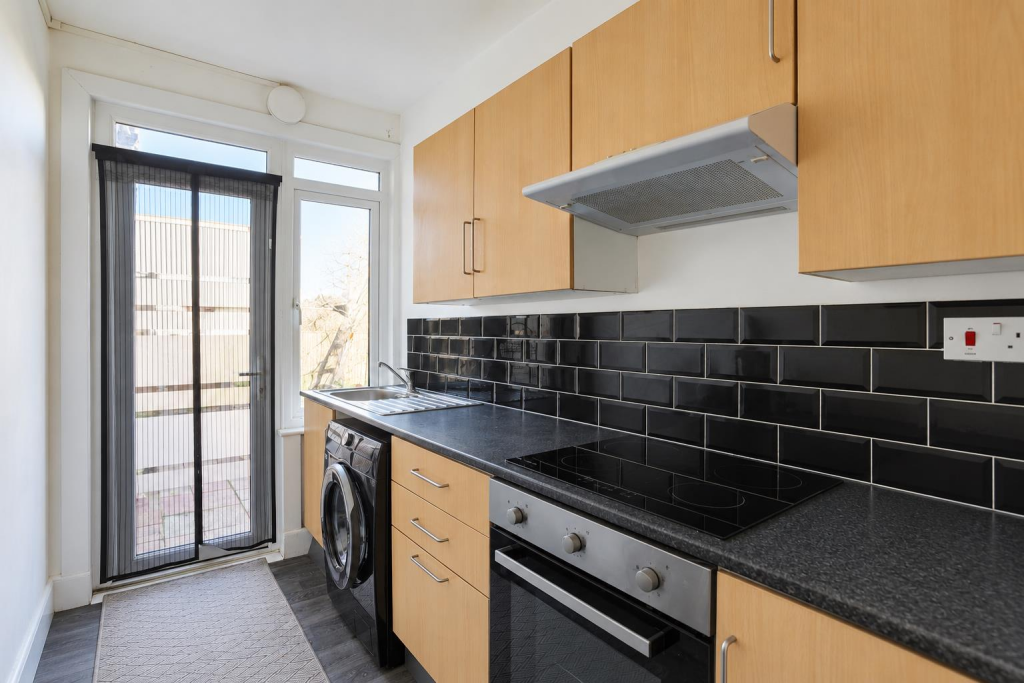 Apartment in Southend-on-Sea - View 4