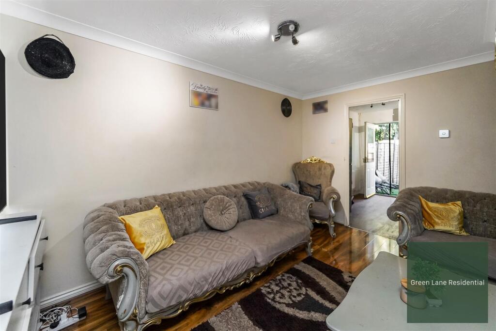 Stern Close, BARKING, IG11 photo 3