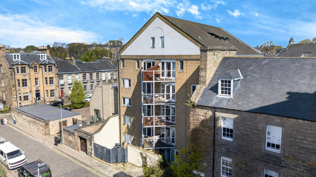 Main image of property: 15/3 St Bernard's Row, Edinburgh, EH41HW