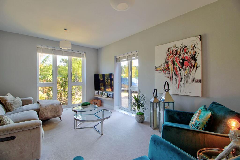 Goodwood Crescent, Bucklers Park, Crowthorne - More