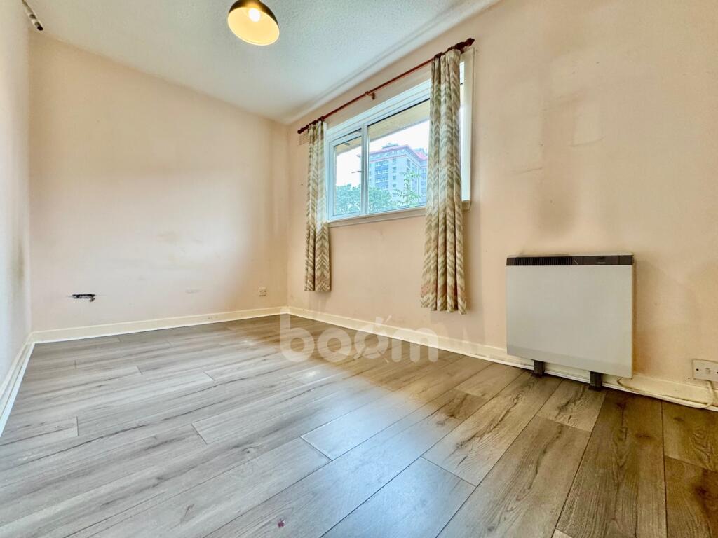 Apartment in Paisley, Renfrewshire - View 4