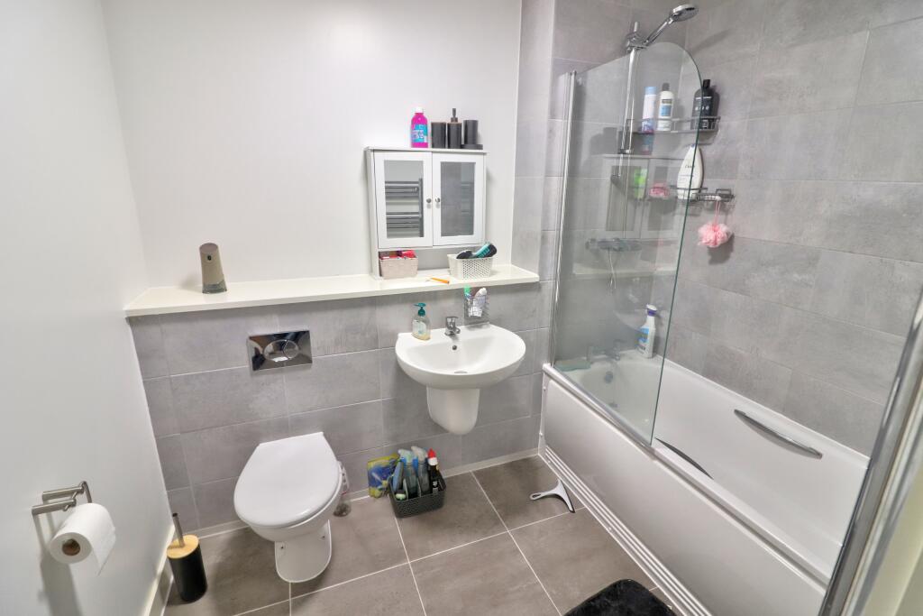 Apartment in Salford, Ordsall - More