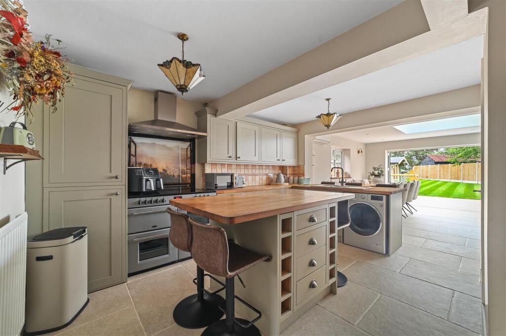 House in Great Bromley, Balls Green - View 5