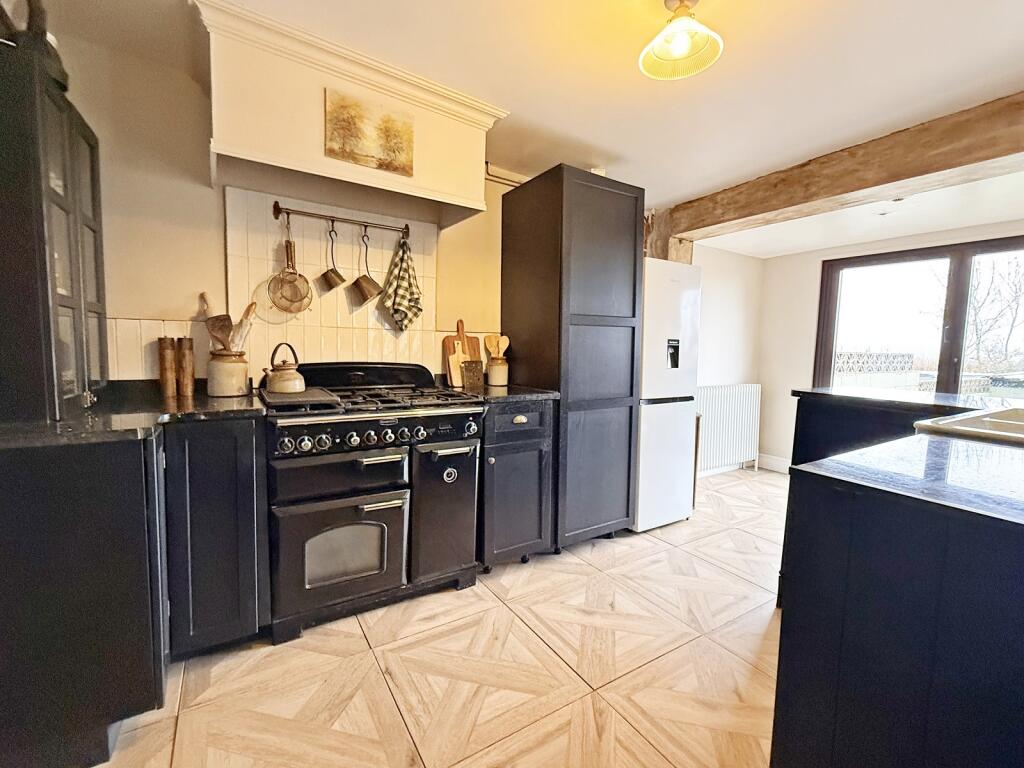 House in Rhondda Cynon Taff. CF72 9QH, Llanharan - View 5
