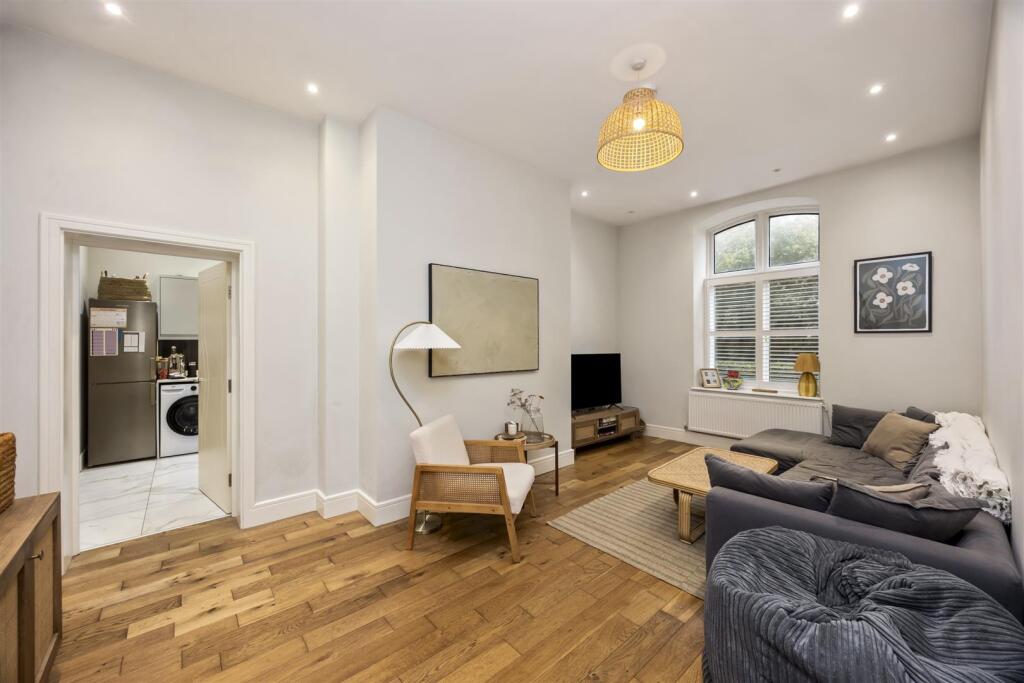 Apartment in Redhill - View 2