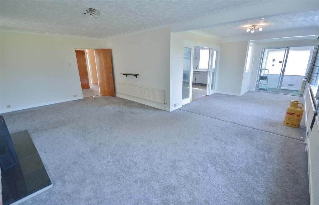 Point Clear Road, St. Osyth, photo 3