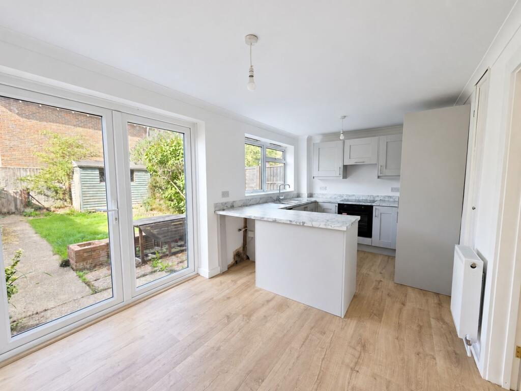 House in Maidstone, Staplehurst - More