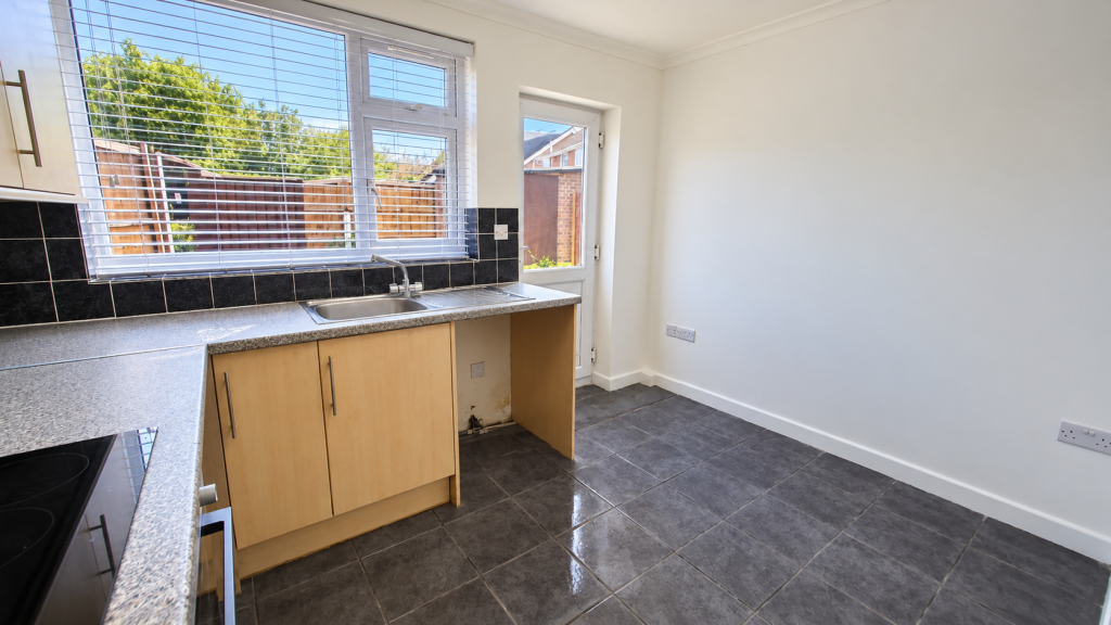 Apartment in Romford - More